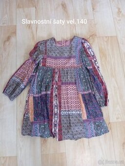 Slavnostní šaty