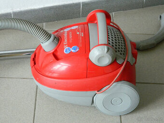 Vysavač Electrolux 1800W