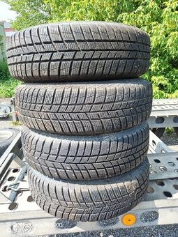 Zimní pneu Barum 175/70 R14 na disku Fabia 5x100.
