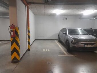 Pronájem garážového stání v ulici Truhlářova, Praha 9 ČM