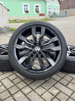 ORIGINÁL Alu Volkswagen SUZUKA R19, 5x112 - TOP STAV