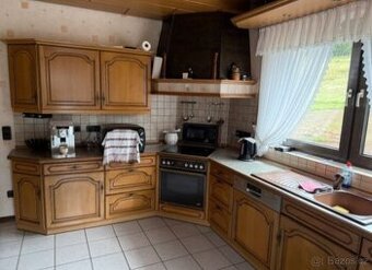Prostorná dubová linka se spotřebiči, 4937