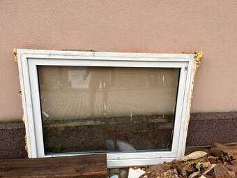 Dve plastova dvouvrstva okna