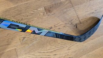 NOVÁ Hůl CCM TACKS AS‑VI PRO JUNIOR | 40 FLEX | (Pravá P28))