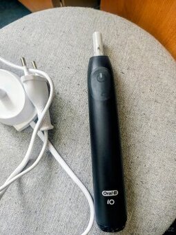 Elektrický zubní kartáček Oral-B iO Series 2