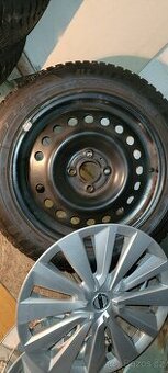 Zimní pneu i s disky a poklice  org. Nissan