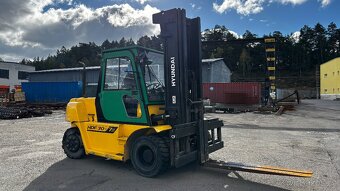 VZV Hyundai zdvih 7 tun diesel 6 válec Triplex Posuv