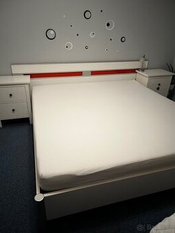 Manželská postel + skříň