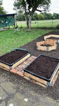 Vyvýšené zahonky na zahradu a balkon