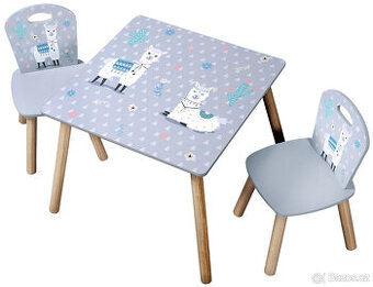 Dětský stoleček se židlemi