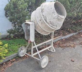 Velká stavební míchačka. 380V