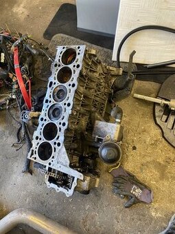 Spodek motoru bmw e60/61 525d 145kw