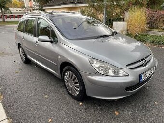 Peugeot 307 SW 2.0 HDi 2003, tažné, panorama, 7 místné,zimní