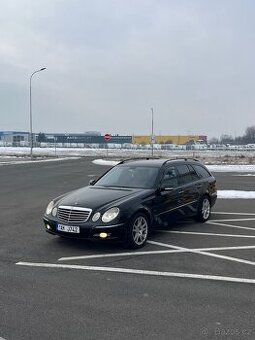 Mercedes E320 - 1