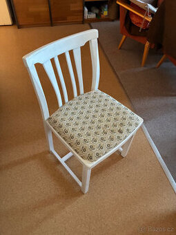 4 ks jídelních židlí