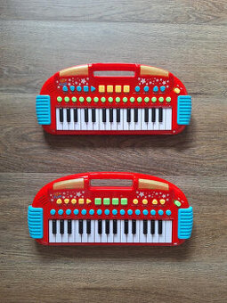 Dětské piano (hračka) na baterky, zn. CAROUSEL