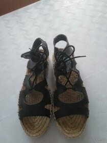 Kožené sandálky