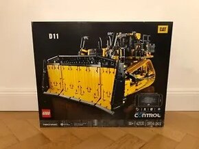 LEGO TECHNIC: buldozér Cat D11 (42131)