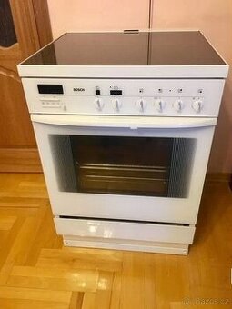 sporák sklokeramický Bosch 60cm, horkovzduch, pyrol.