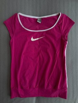 Růžové sportovní tričko NikeFIT