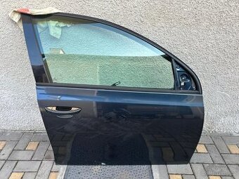 VW Golf 6 právě předni dveře.