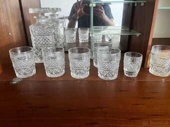 Set broušených (křišťálových) skleniček + nádoba na koňak