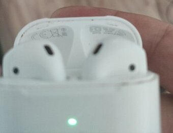 Prodám funkční 100% originální sluchátka Apple Ipods 2