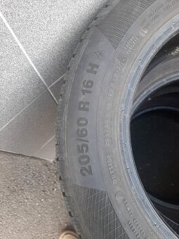 Pneu zimní 205/60 R16
