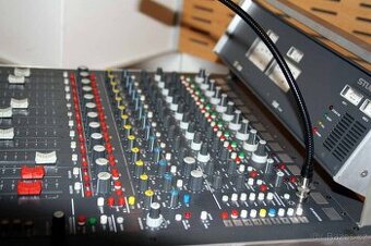 STUDER 961 10kanálový mixážní pult pro vysílání