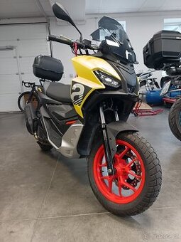 Aprilie sr-gt 125 předvaděcí skůtr