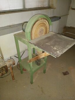 Čelní bruska na dřevo