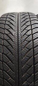 1ks 245/45/18 Goodyear UltraGrip, DOT 1923, 7.3mm.