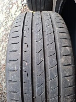 Letni pneu 235/50R18