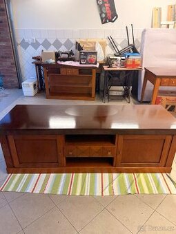 Dřevěný set - komoda, tv stolek, stůl s židlí