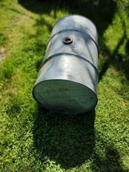 Sud na naftu + ruční pumpa