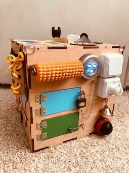 Busyboard aktivity krychle