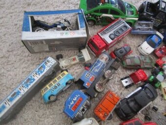 STARÉ HRAČKY-AUTÍČKA  ATD.