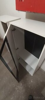 Daruji za odvoz malou stěnu.