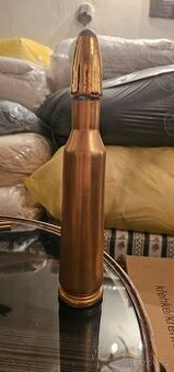 velká lahev ve tvaru nábojnice