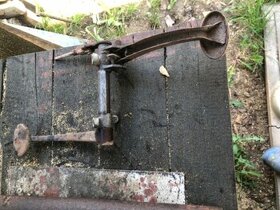 Trabant mechanismus s pedály zarezlý