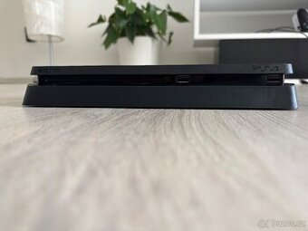 PlayStation 4 slim, 512GB, Spider-Man na CD, 2 ovladače