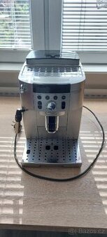 Automatický kávovar Delonghi Magnifika smart