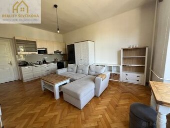 Pronájem zařízeného 2+kk s balkónem, 60m2 – Smetanovo náb.