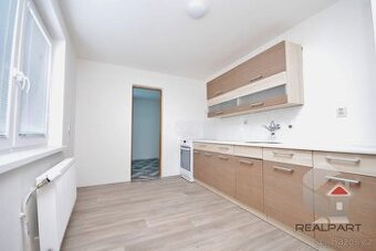 Pronájem útulného bytu 1+1 s terasou a zahrádkou v Brně-Bos