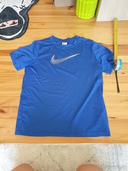 Nike dry fit triko 150/170cm