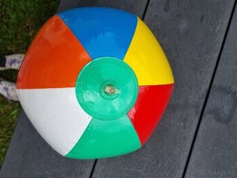 Prodám 1ks nafukovací starý míč Made in Czechoslovakia