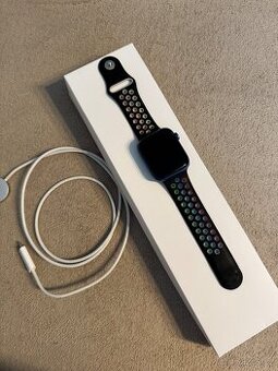 Chytré hodinky Apple Watch 7 45mm