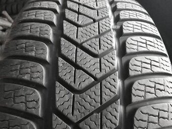Sada pěkných zimních pneu 225/50 R17 Pirelli