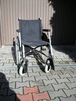 Mechanický invalidní vozík