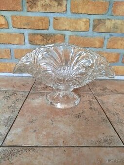 Stará skleněná mísa na ovoce